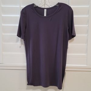 Lululemon Love Crew
Size 6
BYBR Boysenberry